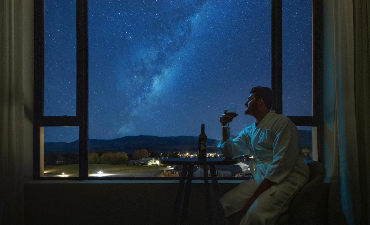 Galaxy Boutique Hotel Lac Tekapo Extérieur photo Milky Way over the town of Stargazing